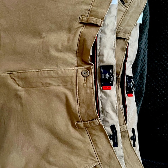 Dockers Men's Athletic Fit Ultimate Chino Pants with Smart 360 Flex 36W32L - Picture 7 of 8